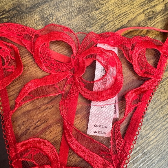 Victoria's Secret Lace V-String Red - Picture 8 of 8